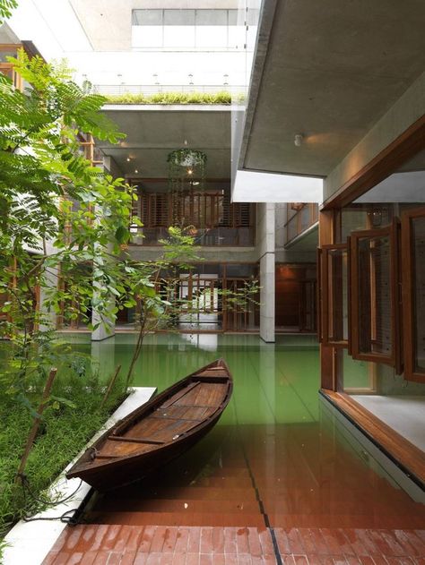 Photos of the Dhaka-based studio's SA Residence project - Completed in 2010, - located in Dhaka, Bangladesh. Japanese Interior, Indoor Swimming Pools, Design Exterior, Home Decor Tips, 인테리어 디자인, Interior Architecture Design, My Dream Home, Landscape Architecture, Wabi Sabi