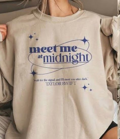 Taylor Swift Shirt Ideas Midnights, Taylor Merch Aesthetic, Taylor Swift Hoodie Ideas, Taylor Swift Merch Aesthetic, Taylor Swift Hoodie, Taylor Swift Sweatshirt, Taylor Swift T Shirt, Taylor Swift Shirt, Meet Me At Midnight