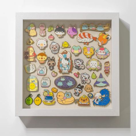 Hat Pin Display Ideas, Places To Put Enamel Pins, Pin Shadow Box Display, Pin Board Collection, Display Enamel Pins, Trading Pin Display, Enamel Pin Board Ideas, How To Display Enamel Pins, What To Do With Enamel Pins