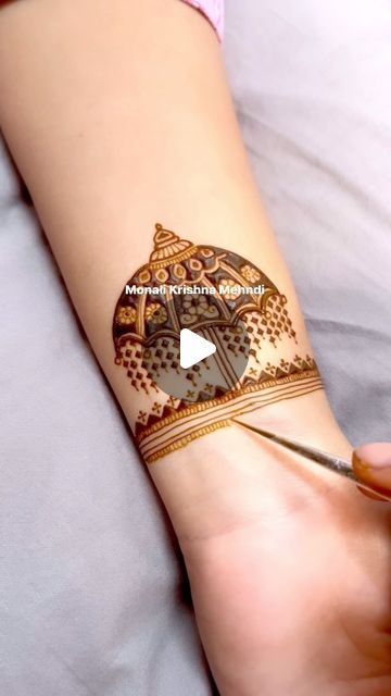 monali / Bridal Heena artist🧿 on Instagram: "Unique 🍀
#mehndi #mehndidesign #unique #surat #viral #explore #surat #trending #reels #trendingreels" 2024 Mehndi Designs, Trending Mehandi Designs 2024, Mehdi Degine 2024, Designer Mehndi Designs Unique, Bridal Mehandi Unique, Trending Mehandi Designs, Bridal Mehndi Designs Unique, Trending Mehndi Designs, Unique Mehndi