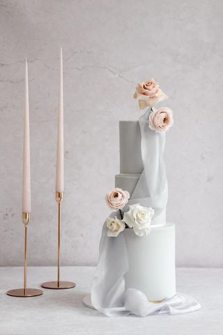 Cake Silk Ribbon Wedding Cake, Draped Wedding Cake, Disney Wedding Cake, Cake Style, Bow Cakes, Bridal Expo, Unusual Wedding, Dream Wedding Cake, Modern Cakes