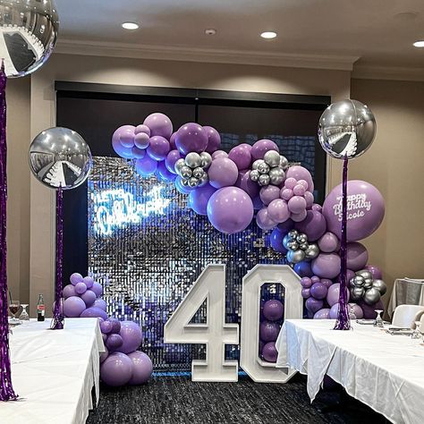 Turning 40 never looked so fabulous! 🎉✨ Celebrate in style with this stunning balloon decor featuring shades of purple and silver accents, complemented by a glowing neon sign saying ‘Let’s Celebrate’ over a shimmering silver backdrop together, creating the perfect combination for a fabulous birthday celebration. Purple And Silver Backdrop, 40th Birthday Ideas For Women Purple, Silver Themed Birthday Party, Purple And Silver Birthday Party, Silver Backdrop, Silver Party Decorations, Purple Balloon, 90s Prom, 30th Birthday Decorations