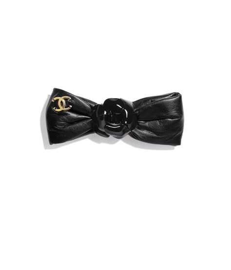 CHANEL Hair Clip Metal & Calfskin. Gold & Black - AB4478B03628N8133 - Headwear Brunette Vibes, Headwear Fashion, Leather Bow Tie, Black Hair Clips, Mode Chanel, Chanel Store, Head Dress, Camellia Flower, Chanel Official