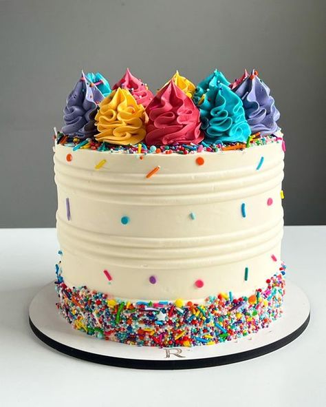 Rainbow Birthday Cake, Pretty Birthday Cakes, Rainbow Birthday, Rainbow Cake, 2nd Birthday Parties, Cake Art, Autumn Day, Birthday Theme, Cake Ideas