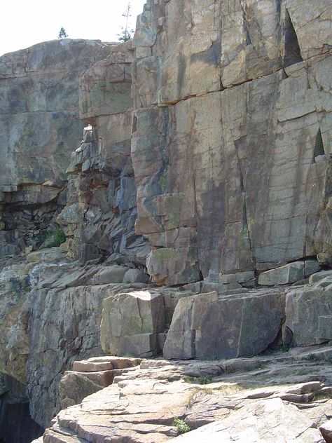 Mountain Close Up, Mountains Close Up, Cliff Texture, Mountain Rocks, Mountain Cliff, Diy Crafts To Do At Home, Huangshan, Rock Textures, Mountain Pass