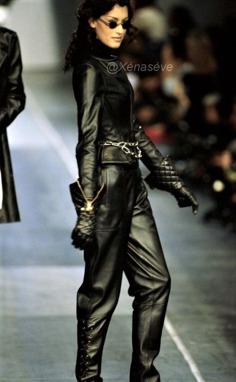 CHANEL, FALL/WINTER 1993 Matrix Fashion, Leather Clothes, Kei Visual, Runway Fashion Couture, Cyberpunk Fashion, Dark Fashion, Looks Style, Aesthetic Fashion, Wearing Black