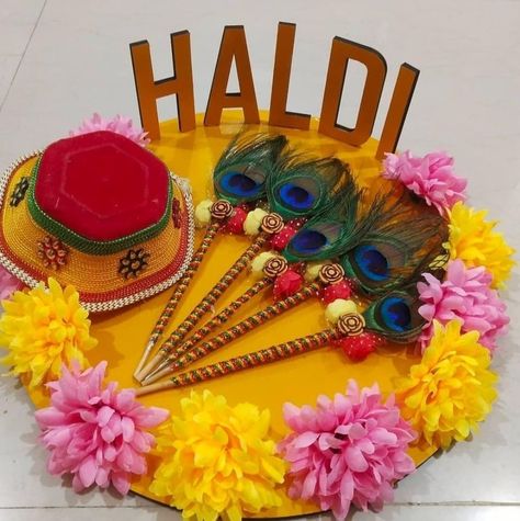 Haldi Platter, Indian Wedding Rituals, Haldi Ceremony Decorations, Wedding Platters, Thali Decoration Ideas, Thali Decoration, Wedding Gift Pack, Wedding Entrance Decor, Bridal Gift Wrapping Ideas