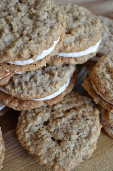 Pumpkin Spiced Oatmeal Cream Pies with Maple Frosting — From Scratch with Maria Provenzano Oatmeal Cream Pie Cookies, Cookies Molasses, Cream Pie Cookies, Oatmeal Cream Pie, Soft Oatmeal Cookies, Creme Filling, Marshmallow Fluff Recipes, Creme Pie, Oatmeal Creme Pie