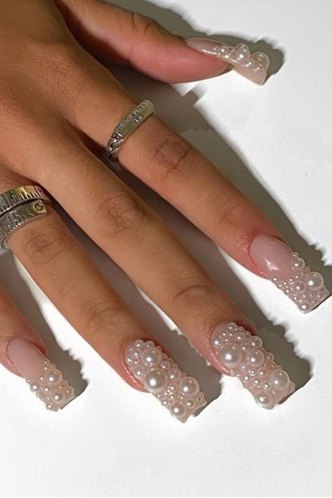 📸 : angelsnailz via IG Pearl nail art is one of our favourite looks right now, and it's probably yours too. If you’ve been keeping an eye on overall street style, chances are you’ve noticed that pearls are having a moment. Pearl Inspired Nails, Acrylic Nails With Pearls, French Tip Nails With Pearls, Pearl Nail Ideas, Pearl Nail Art, Pearl Nail, Square Nail Designs, Nail Jewels, Aesthetic Nails