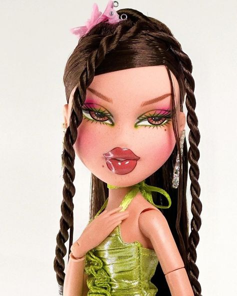 Fever Repaints (@brepaint_fever) • Instagram photos and videos 3 Bratz Dolls, Bratz Ponytail, Bratz Hair Inspiration, Bratz Makeup Black Women, Bratz Hairstyles Dolls, Jade Bratz Hairstyles, Ginger Bratz, Bratz Dolls Make Up, Bratz Dolls Make Up Looks