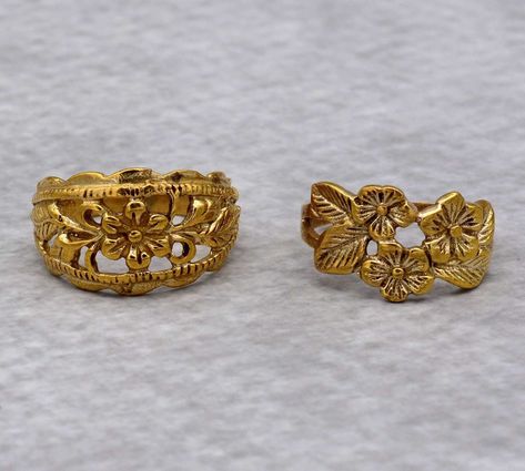 Gold flower ring