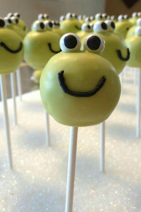 Frog Cake Pops, Cottagecore Cake, Muppets Party, Super Bowl Food Healthy, Frog Birthday Party, Forest Birthday Party, Frog Cake, Buffalo Chicken Dip Easy, Halloween Birthday Cakes