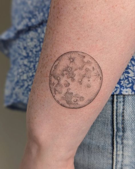 I'm way behind on posting.. thank you school holidays. I AM LOSING MY MIND. My lovely client Becky came back for her third tattoo with me yesterday, all the way from Manchester. 🤗 We handpoked this full moon which is actually round, not potato shaped - it just wraps slightly. Swipe to see her two healed tattoos - the butterfly is 18 months old, and the chaffinch is almost 2 years old. Thank you Becky! 🧡 Full Moon Face Tattoo, Color Moon Tattoo, Goodnight Moon Tattoo, I Am Losing My Mind, Round Tattoo, Full Moon Tattoo, Losing My Mind, Chaffinch, Moon Face