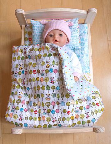 Wollyonline Blog: Free Doll Bedding Pattern, Winter Duvet Diy Baby Doll Crib, Doll Bed Diy, Ikea Doll Bed, Baby Doll Crib, Baby Born Clothes, Bedding Pattern, Bitty Baby Clothes, Baby Doll Bed, Doll Bedding