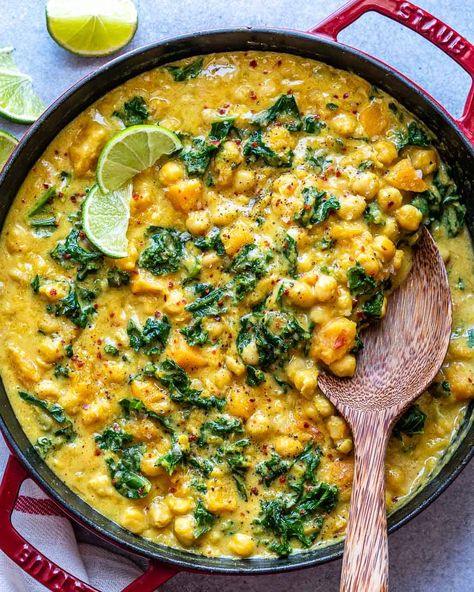 Vegan-friendly Chickpea Butternut Squash Curry is hearty, warming, and full of flavor! This yummy vegetarian curry is packed with wholesome goodies, such as turmeric, kale, and ginger, plus it's really simple to make! #curry #chickpeacurry #vegancurry #vegetariancurry #butternutsquashrecipe #butternutsquashcurry Chickpea Butternut Squash, Butternut Curry, Vegetarian Chickpea Curry, Curry Healthy, Turkey Meatballs Healthy, Squash Curry, Butternut Squash Curry, Vegan Chickpea Curry, Fitness Meals