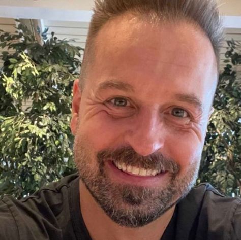 Alfie Boe on Instagram: "Hello Everybody! Have a great weekend! 😀 It’s great being back over in the UK! I’ve been working on some really exciting things which I really can’t wait to share with you.😉" Alfie Boe Most Recent, Alfie Boe, Michael Ball, Dapper Mens Fashion, Have A Great Weekend, The Uk, About Uk, To Share, Entertainment