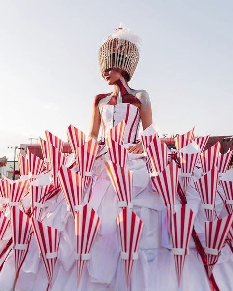 Carnival Game Aesthetic, Cirque Du Soleil Theme Party, Circus Bachelorette Party, Surrealism Themed Party, Carnival Performers, Circus Popcorn, Circus Wedding Theme, Circus Activities, Candy Room