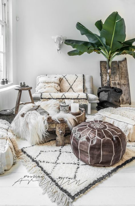 A fusion of Scandinavian and Bohemian Chic decor. Fluffy and warm by Paulina Arcklin. Boho Bean Bag, Dekorasi Maroko, Elegant Bed, Bohemian Living Room Decor, Bohemian Chic Decor, Interior Boho, Moroccan Living Room, Bohemian Interior Design, Smart Tiles