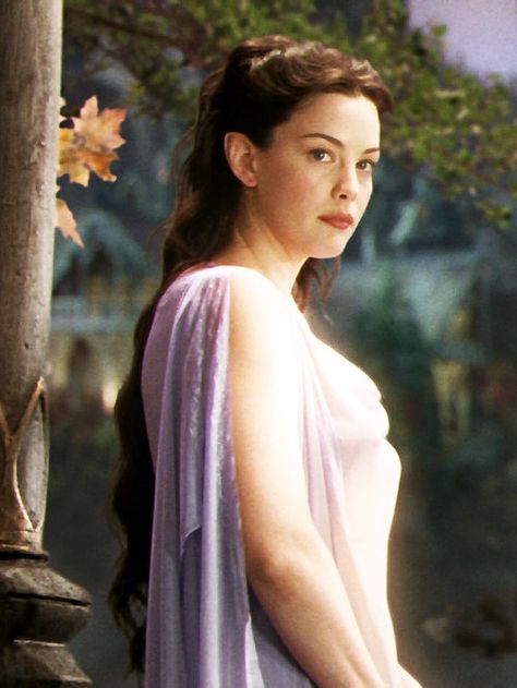 Liv Tyler couldn't play celinette but this look could fit the fae princess Arwen Undomiel, Lotr Costume, Nicky Larson, Bilbo Baggins, The Two Towers, Liv Tyler, Steven Tyler, Fellowship Of The Ring, Legolas