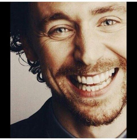 Tom Hiddleston Thomas William Hiddleston, Tom Hiddleston Loki, Smiles And Laughs, Just Smile, Most Beautiful Man, Chris Hemsworth, Happy People, The Villain, Tom Hiddleston