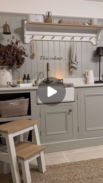 Cashmere Kitchen Wall Colour, Hardwick White Kitchen, Grey Kitchen Units What Colour Walls, Dulux Silver Tea Set, Kitchen Paint Ideas Walls, Dulux Heritage Quartz Grey, Folkstone Grey Kitchen Cupboards, Hardwick White, Cashmere Kitchen