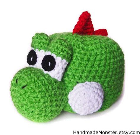 Super Mario Crochet hat yoshi | Yoshi Halloween Costume, Yoshi Halloween, Costume Mario, Yoshi Costume, Mario Crochet, Mario Costume, Crochet Character Hats, Video Game Costumes, Crochet Green