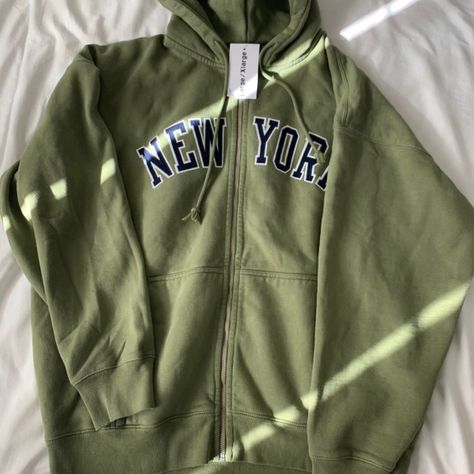 Christy Hoodie, New York Hoodie, Matcha Green, Cute Jackets, Vintage Hoodies, Swaggy Outfits, Simple Trendy Outfits, Mode Inspiration, Dream Clothes