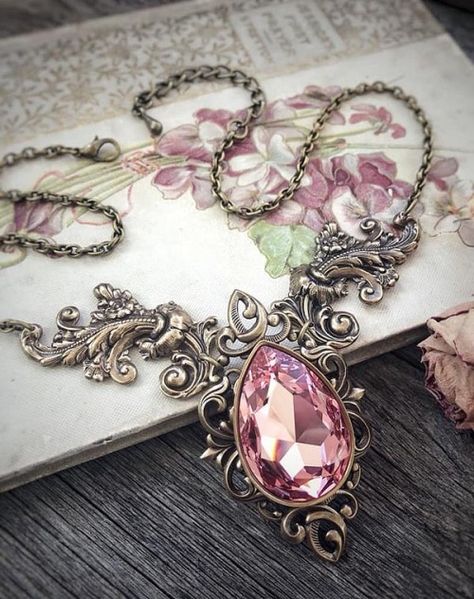 Inexpensive Jewelry, Pink Swarovski, Fairytale Fantasy, Magical Jewelry, Kraf Diy, Rose Necklace, Cheap Jewelry, Fantasy Jewelry, Girly Jewelry