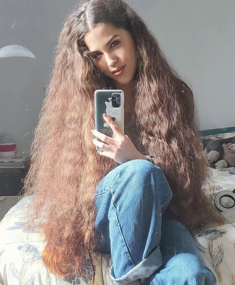 #brushedcurls on Instagram | Hashtags Brushed Out Curls, Curled Hair, Instagram Hashtags, Layered Cuts, Female Images, V Shape, Long Hair, Fur Coat, Dreadlocks