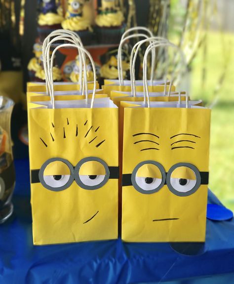 Mega Minion Birthday Party, Minions Party Favors, Minion Party Favors, Minions Birthday Theme, Minion Classroom, Diy Party Bags, Minion Gifts, Minions 4, Minions Kids