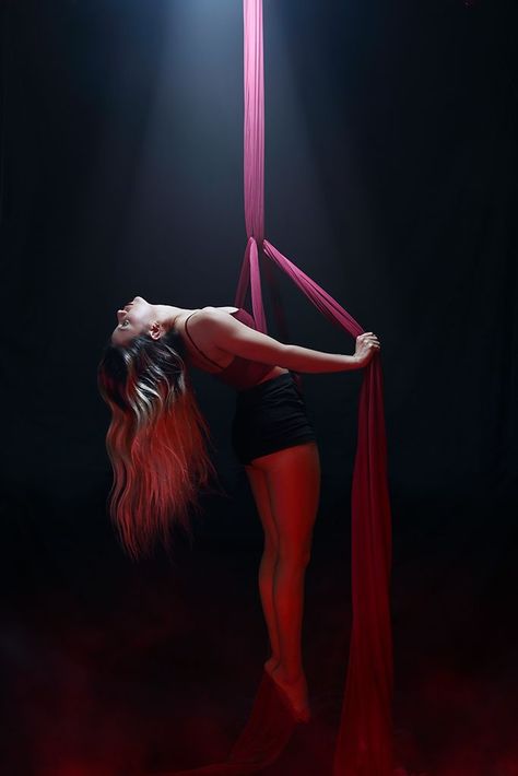 Aerial Silks Beginner, Silk Dancing, Circus Aesthetic, Aerial Acrobatics, Aerial Dance, Aerial Video, Aerial Arts, Aerial Hoop, Body Reference Poses