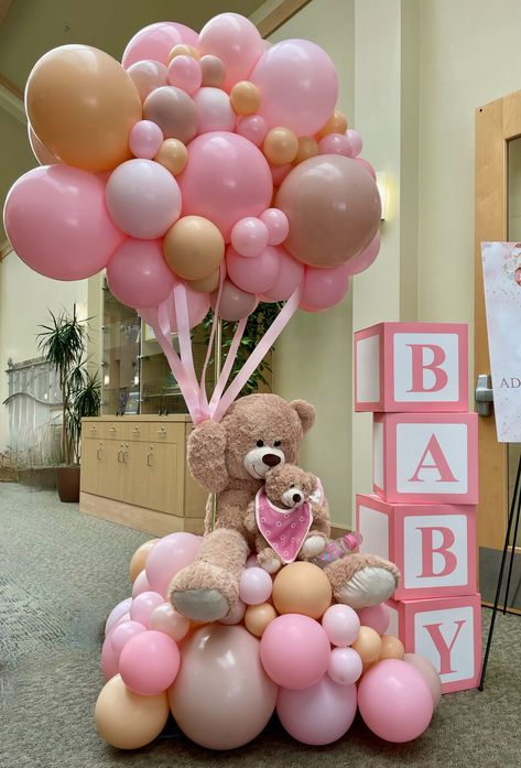 Baby Showers • The Bay Area's Best Balloons - Balloonmanonline.com Deco Baby Shower Girl, Pink Baby Shower Ideas, Spring Baby Shower Themes, Teddy Bear Baby Shower Theme, Baby Shower Decor Ideas, Bobo Balloons, Girl Baby Shower Centerpieces, Baby Shower Balloon Decorations