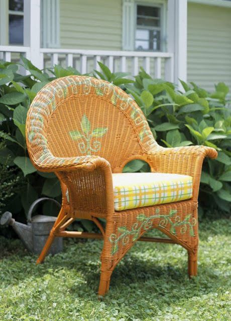 Painted Garden Furniture, Wicker Table And Chairs, Painting Wicker Furniture, Old Wicker, Luxury Garden Furniture, Dream Farmhouse, Wicker Bedroom, Wicker Headboard, Painted Wicker