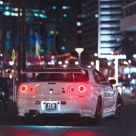 @zlrgram on Instagram: “🌃 by @adlawd” Nissan Gtr R34, Tokyo Drift Cars, R34 Gtr, Tokyo Drift, Gtr R34, Car Icons, Drifting Cars, Nissan Skyline Gtr, Super Sport Cars