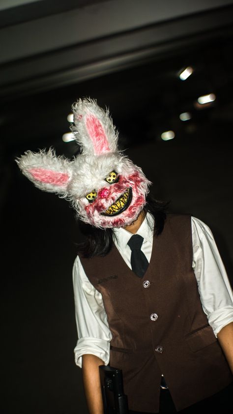 Killer Bunny Costume, Killer Bunny, Mascaras Halloween, Iphone Wallpaper For Guys, Bunny Costume, Cute Halloween Costumes, Horror Art, Cute Halloween, Dragon Ball