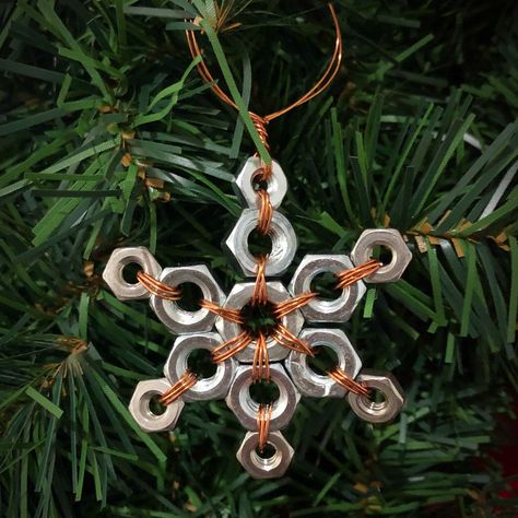 Stick Welding, Welding Crafts, Welding Art Projects, Christmas Crafts To Make, Diy Holiday Gifts, Metal Garden Art, Metal Art Welded, Metal Art Projects, Christmas Ornament Crafts