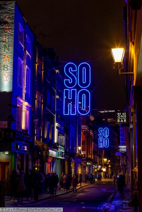 Looking along Beak Street after dark with blue neon signs indicating you’re in Soho, and you’re close to Carnaby Street. Street Signs Photography, Monte Carlo Travel, Neon Street, Las Vegas Airport, London Streets, Neon Style, Night Moves, Carnaby Street, Vegas Hotel