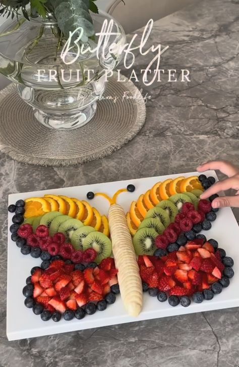 Butterfly Fruit Platter, Butterfly Charcuterie Board, Fruit Platter For Kids, Girly Baby Shower Themes, Salad Presentation, Happy Fruit, Fruit Platter Designs, Amazing Food Decoration, Charcuterie Inspiration