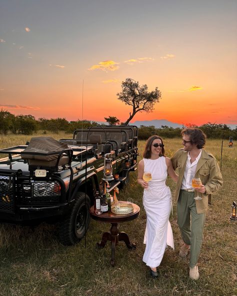 Discovering the beauty of South Africa. One of our most memorable trips. From observing wildlife to enjoying sunset cocktails in the bush, every moment of this experience was special. #southafrica #oldmoneyaesthetic #oldmoneylifestyle #luxurytravel #safari #safarichic Safari Pictures Ideas, Africa Travel Aesthetic, Safari Aesthetic, Dreamy Picnic, Travel South Africa, Africa Aesthetic, Proposal Shoot, Western Girls, South Africa Safari