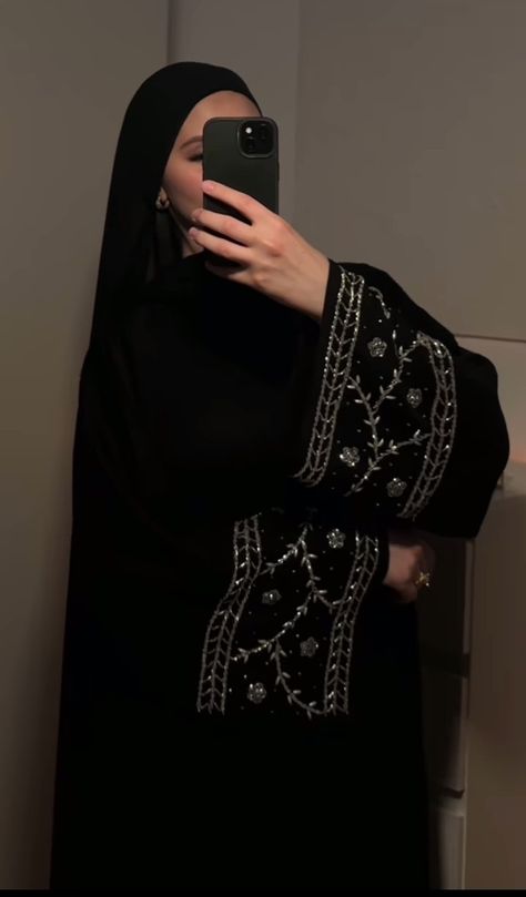 Abaya Fits, Abaya Aesthetic, Abaya Noir, Islamic Modest Fashion, Abaya Designs Latest, Abaya Outfit, Stile Hijab, Mode Zara, Muslim Outfits Casual