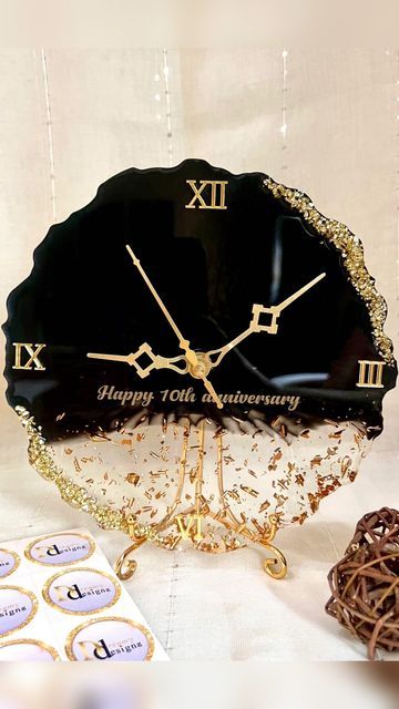 Resin Table Clock, Craft Jobs, Diy Resin Gifts, Wedding Gift Hampers, Baby Doll Bed, Resin Clock, Ribbon Flower Tutorial, Resin Crafts Tutorial, Baby Painting