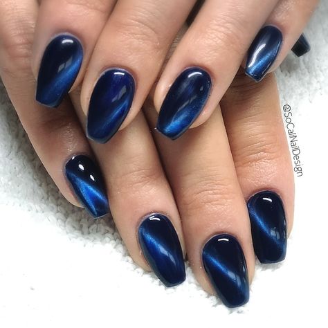 Dip Powder mani Blue nails with Madam Glam cateye gel polish in DressCode Blue 😍 natural nails Cateyes Nails Blue, Blue Cat Eye Nails Almond, Navy Blue Cat Eye Nails, Dark Blue Cat Eye Acrylic Nails, Blue Cat Eye Nails Coffin, Shiny Eyes, Cat Eye Gel Polish, Light Blue Nails, Nail Effects