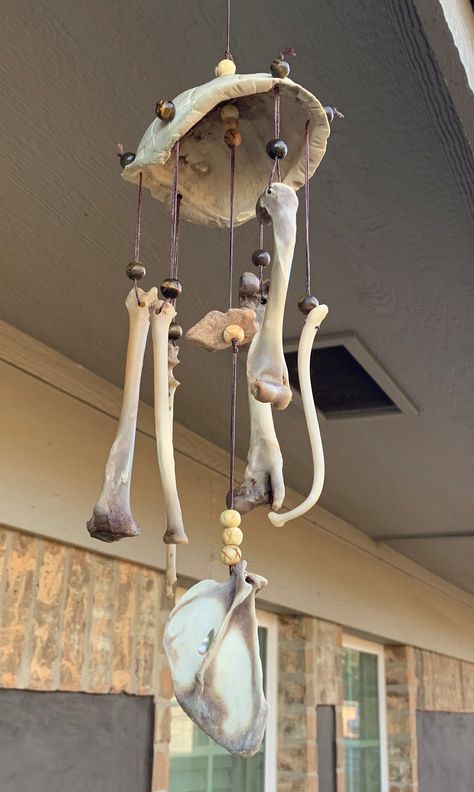 Raccon and turtle bone wind chime Real Bone Art, Bone Crafts Ideas, Bone Wind Chime Diy, Crafts With Animal Bones, Painting On Bones, Animal Bone Wind Chime, Bone Project Ideas, Animal Bone Decor, Bone Windchimes