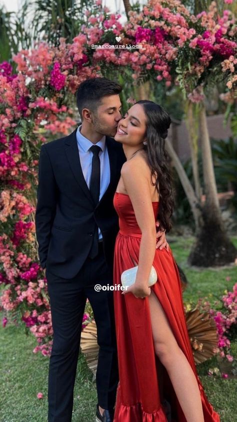 Prom Poses Couples Photo Ideas Romantic, Wedding Guest Pictures Couple, Formal Poses For Couples, Prom Pics For Couples, Photoshoot With Boyfriend, Poses For Prom, Cute Prom Couples, Prom Photos Couple, Prom Couple Poses