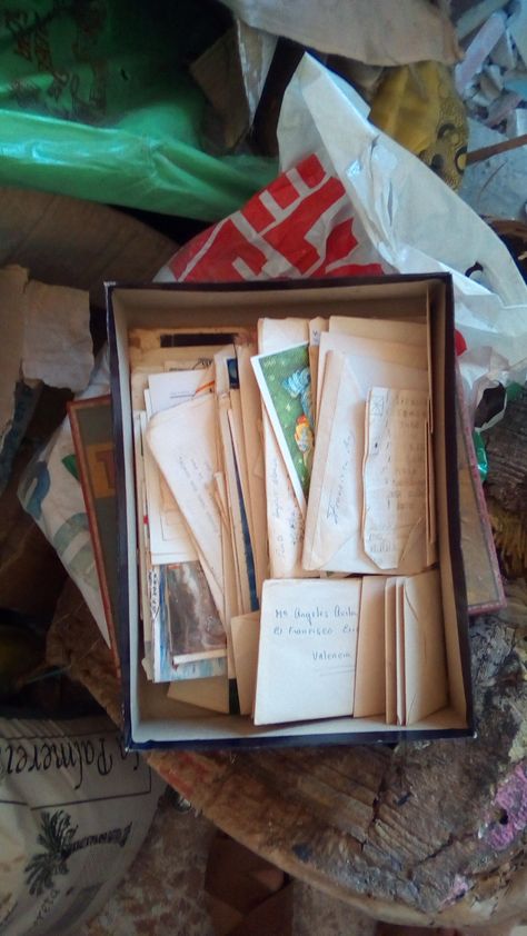 A box of letters, cards and postcards. Maybe some 'photos - I didn´t rummage. Box Full Of Letters, Box Of Letters Aesthetic, Sending Letters Aesthetic, Box Of Love Letters, Box Of Memories Aesthetic, Handwritten Letters Aesthetic, Box Of Letters, Box Of Memories, Letters Aesthetic