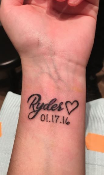 Where To Get Your Boyfriend Name Tatted, Hearts And Names Tattoos, Cute Tattoos With Boyfriend Name, Name And Birthday Tattoos For Women, Small Tattoo Names Ideas, Tattoo Ideas For Girlfriend Name, Tattoo Ideas For Husbands Name, Tattoo Ideas With Boyfriend, Couple Tattoos Names Ideas