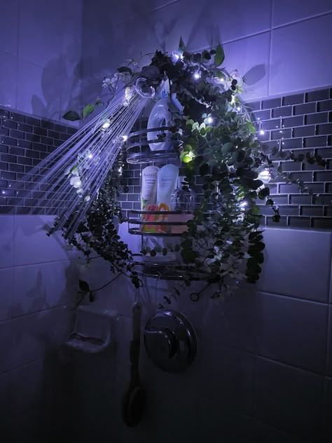 DIY: Enchanting Shower Gothic Shower Ideas, Eucalyptus Bathroom Theme, Fairy Garden Bathroom Ideas, Cool Shower Heads, Eucalyptus In Shower Bathroom, Shower Vibes Aesthetic, Fairy Bathroom Ideas, Jungle Theme Bathroom, Eucalyptus Bathroom Decor