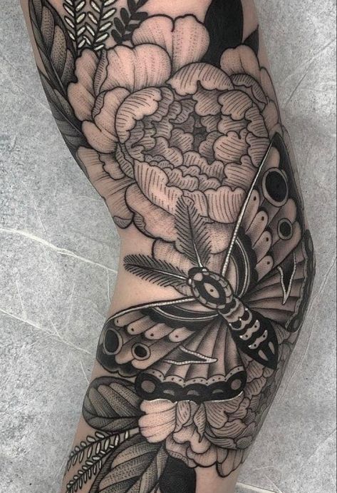 Black And White Tattoos, Forearm Cover Up Tattoos, Tattoo Perna, Wrist Tattoo Cover Up, White Tattoos, Peony Tattoo, Beginner Tattoos, Forearm Tattoo Design, Floral Tattoo Sleeve