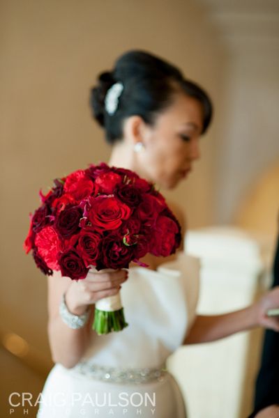 Tantawan Bloom, Roses Arrangements, Red Bouquets, Red Rose Bridal Bouquet, Red Rose Bouquet Wedding, Classic Bouquet, Black Red Wedding, Mixed Bouquet, Jasmine Wedding