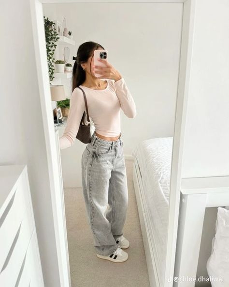 Outfits Square Body Shape, Basic Date Outfits, Basic Outfit Ideas For School Casual, Mid Waist Jeans Outfit, Outfit Ideas Everyday Casual, Clean Girl Outfits Aesthetic, Korean Campus Outfit, Old Many Outfits, Light Pink Outfit Ideas